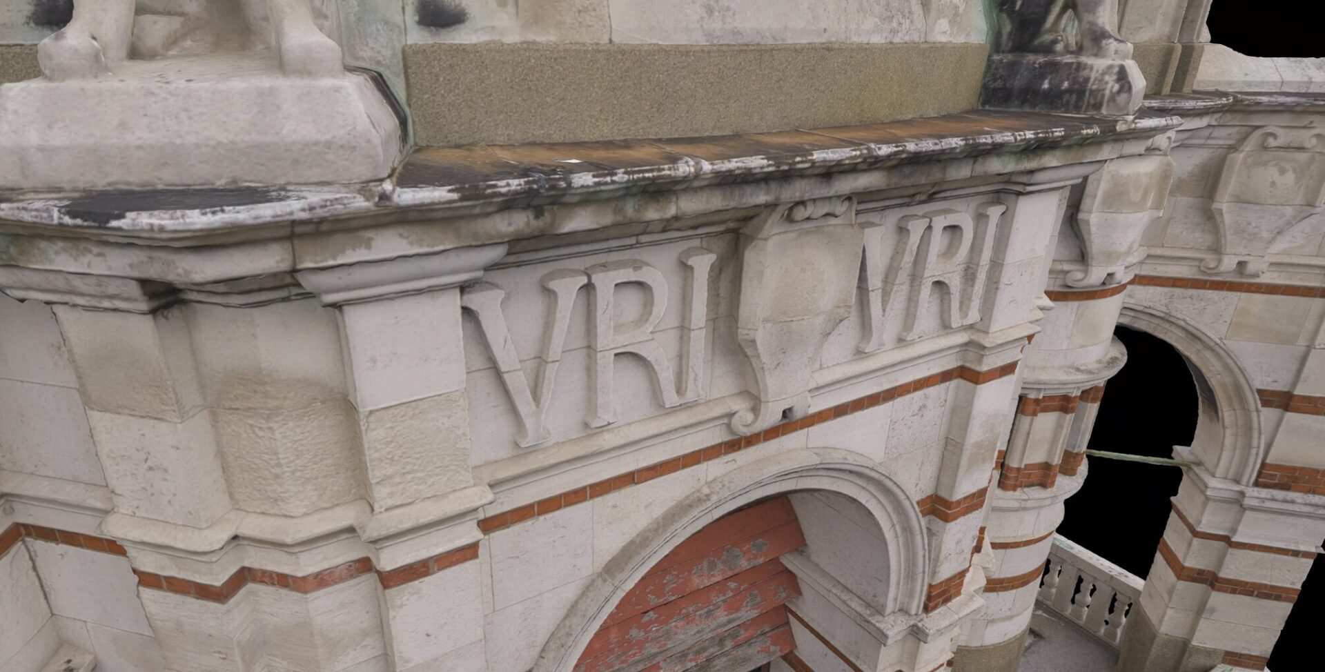 Close-up 3D scan of VRI royal cypher stonework at Imperial College London — millimetre-accurate heritage capture